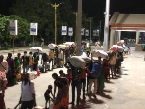 migrant workers at rajkot railway station